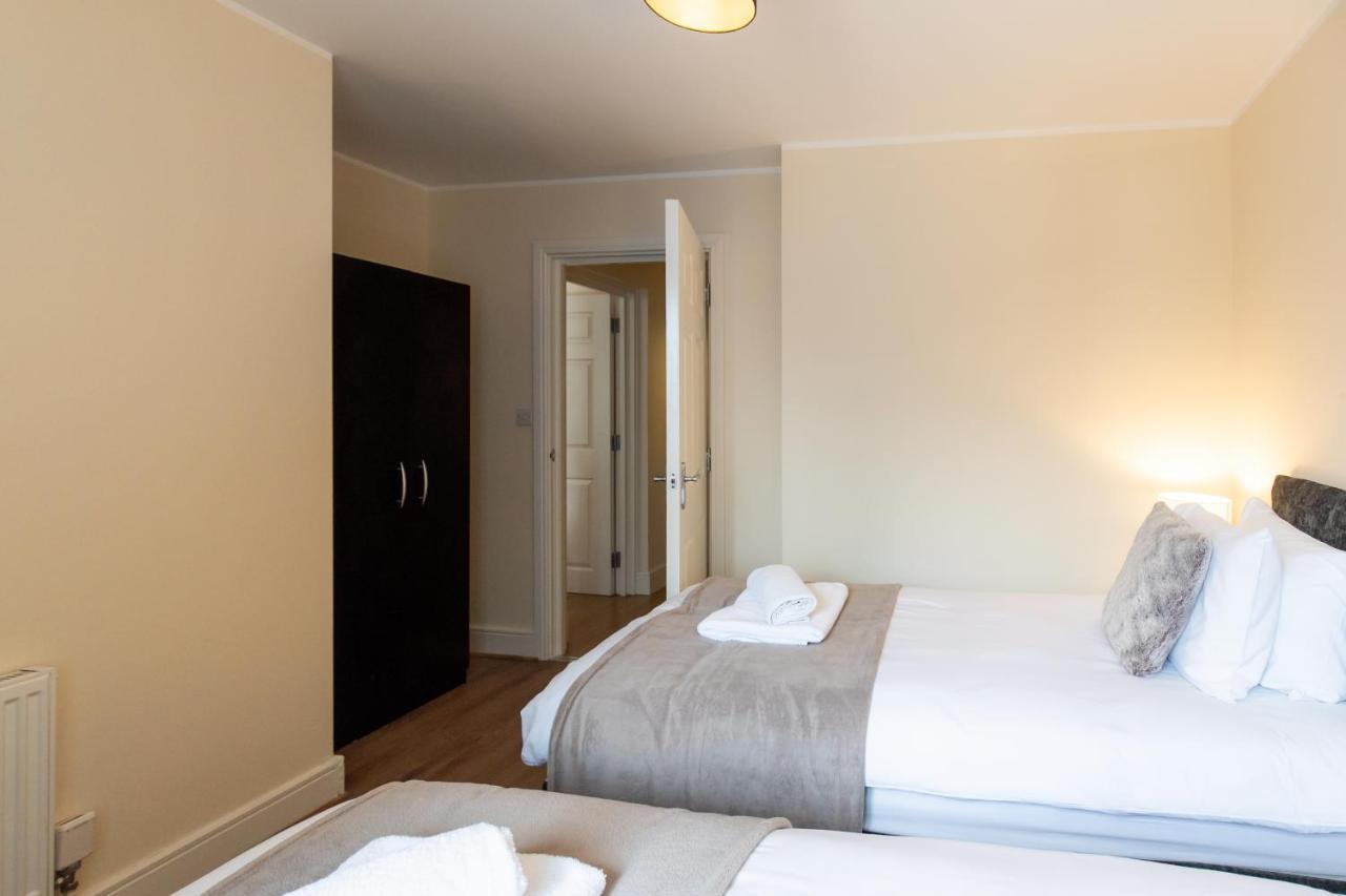 1-Bedroom Apartment With Balcony, Hoddesdon Exteriér fotografie