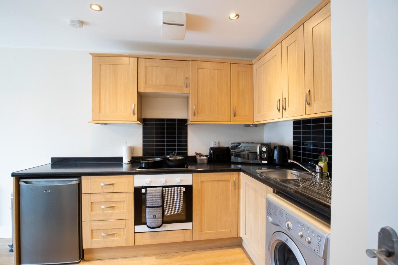 1-Bedroom Apartment With Balcony, Hoddesdon Exteriér fotografie