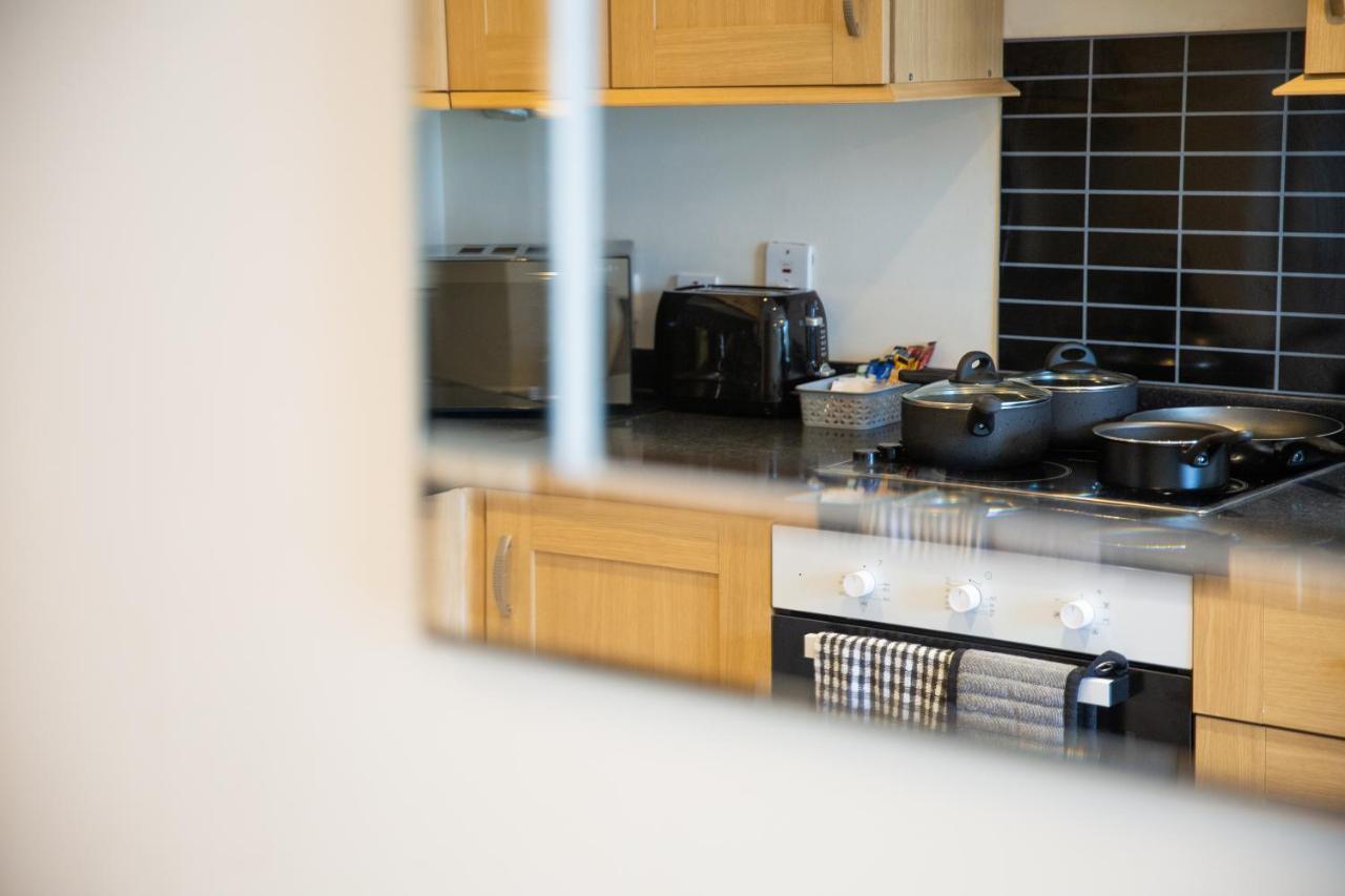1-Bedroom Apartment With Balcony, Hoddesdon Exteriér fotografie