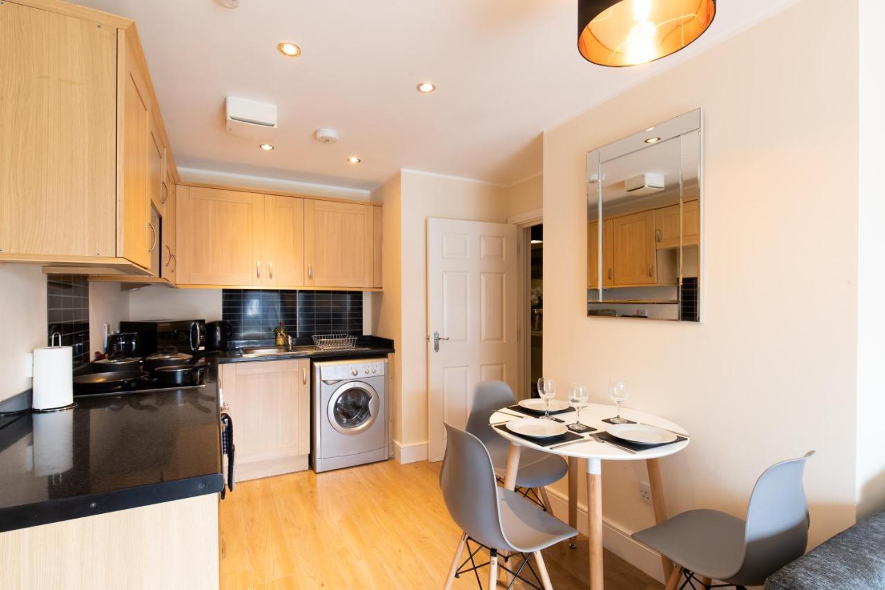 1-Bedroom Apartment With Balcony, Hoddesdon Exteriér fotografie