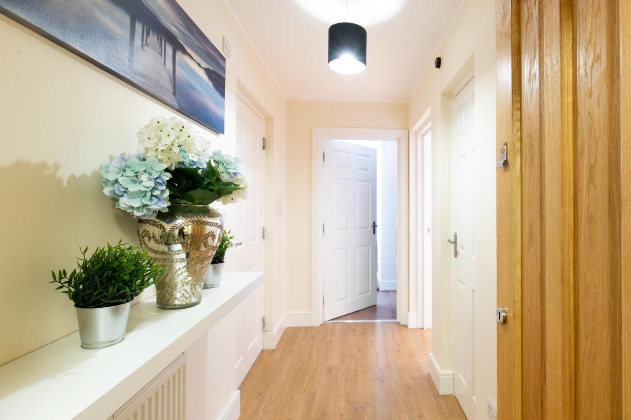 1-Bedroom Apartment With Balcony, Hoddesdon Exteriér fotografie